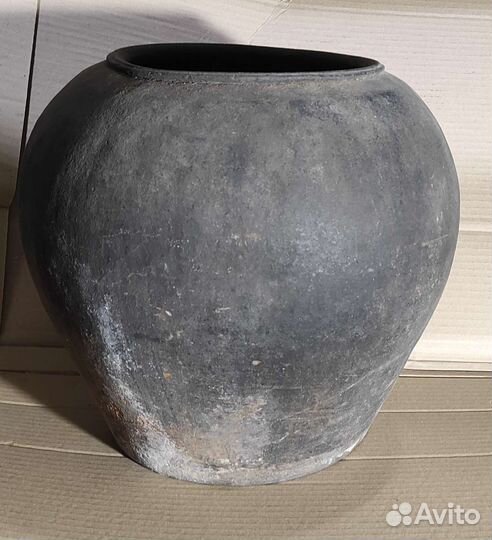 Большой глиняный горшок. Корчага