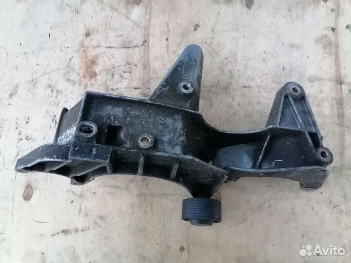 Кронштейн генератора VW Touareg 3.2