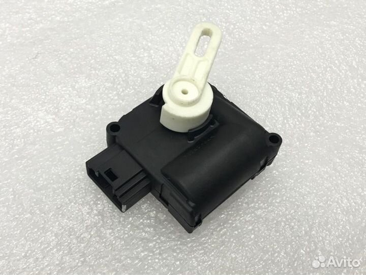 Моторчик заслонки отопителя Audi A8 D3 BVJ 2008