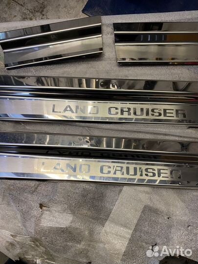 Накладки на пороги Тойота Ленд Крюзер 100-105