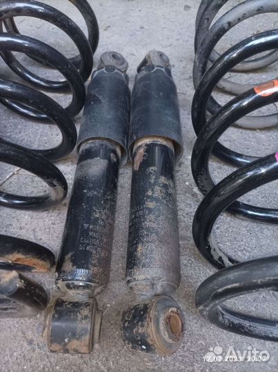 Амортизаторы + пружины Nissan Pathfinder r51