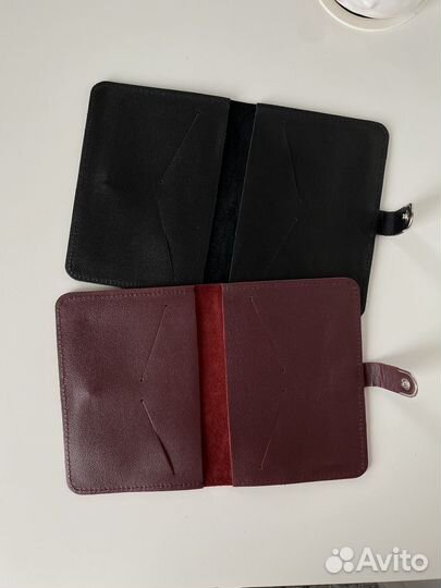 Обложка из натуральной кожи с клепкой