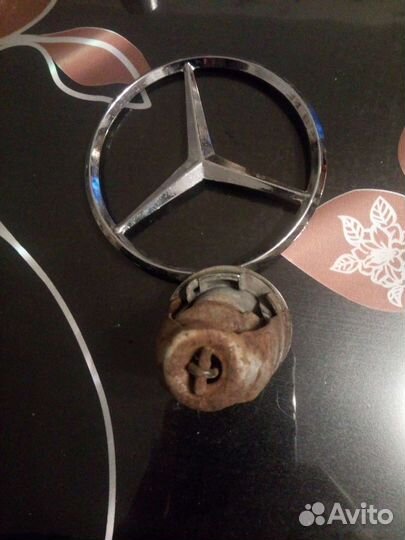 Мерен,капотная эмблема