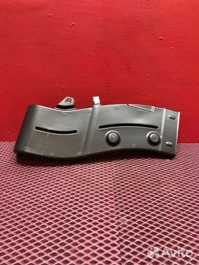 Воздуховод левый Audi A8 D4 cdda 2012