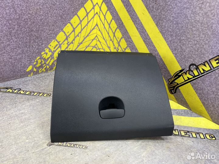 Крышка бардачка Рено Логан 2