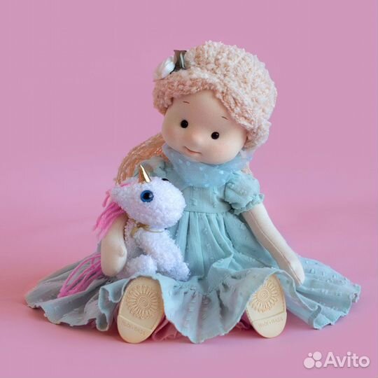 Аврора с единорогом Пудингом, Mm-Avrora-01