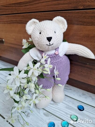 Вязаная игрушка медвежонок