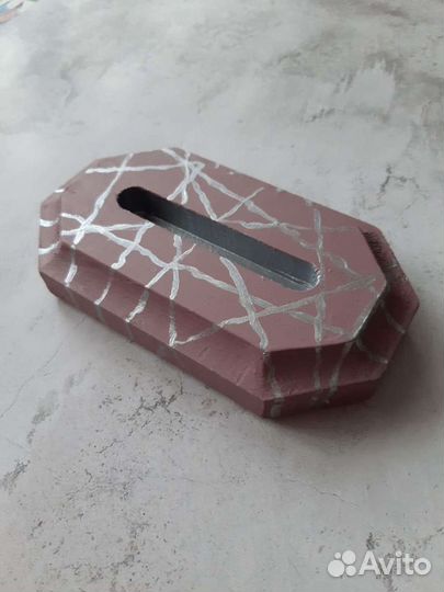 Подставка для телефона из дерева