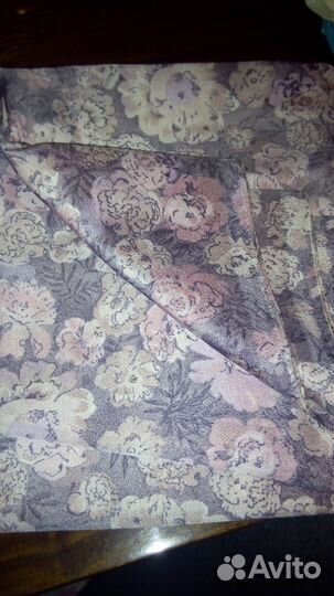 Ткань шелковистая с узором и много других отрезов