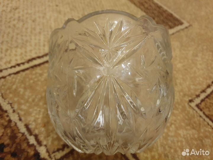 Хрустальная вазочка