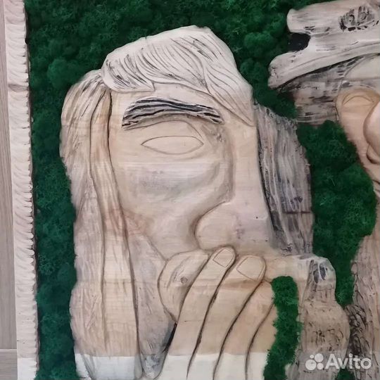 Резное панно из дерева