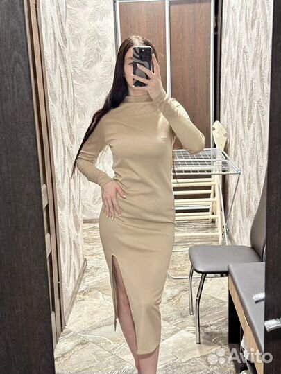 Базовое платье с разрезом