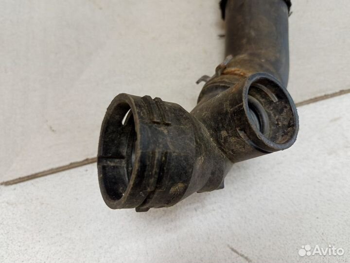 Патрубок системы охлаждения