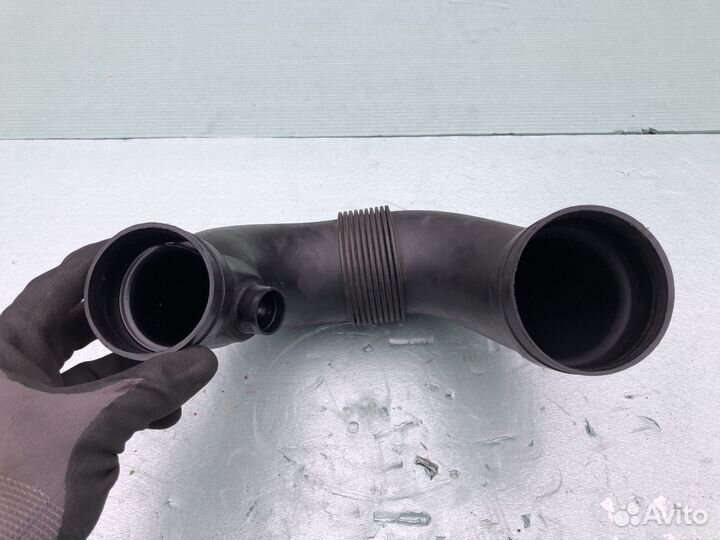 Патрубок воздушного фильтра на Mercedes W 210