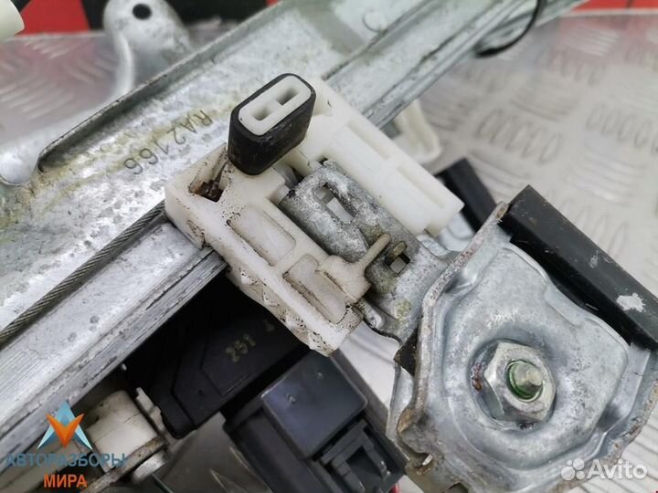 Стеклоподъемник передний правый Mitsubishi Colt