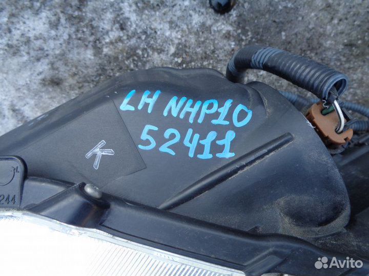 Фара левая Toyota Aqua NHP10 2012