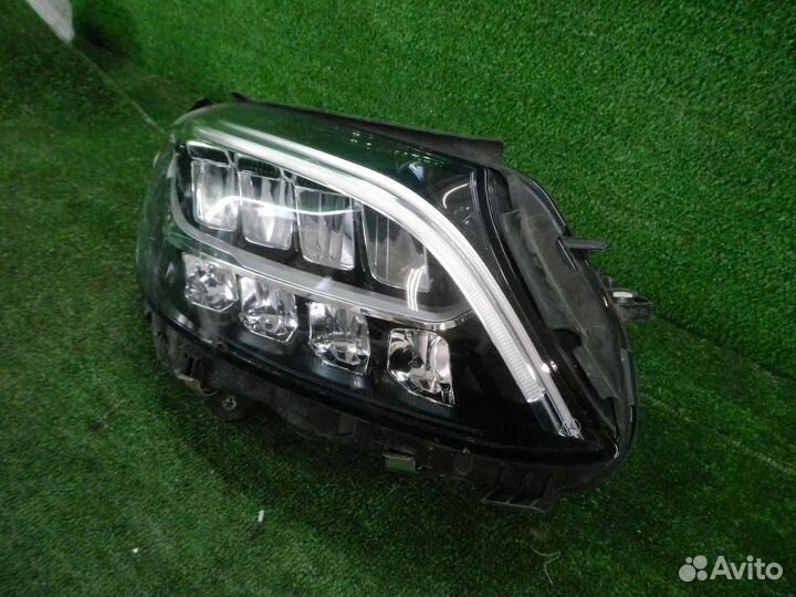 Фара правая Mercedes-Benz C-Class