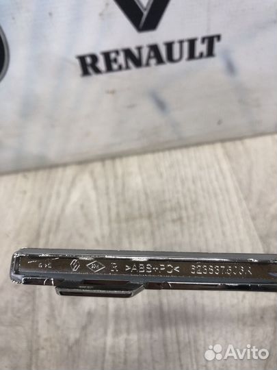 Молдинг решетки радиатора накладка Renault logan s