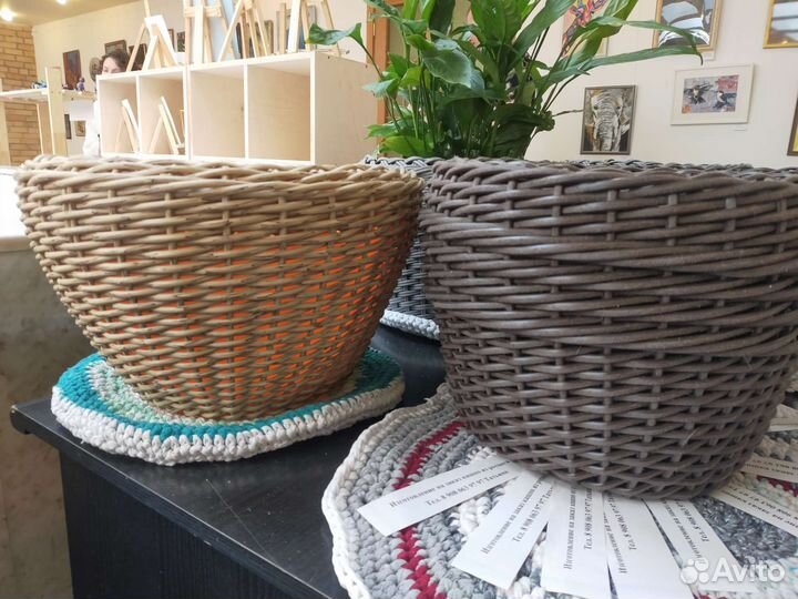 Кашпо из искусственного ротанга