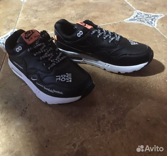 Кроссовки Nike