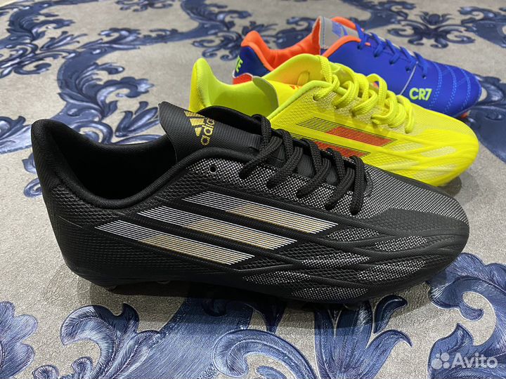 Футбольные бутсы