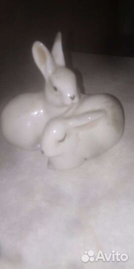 Зайцы,туфелька с чёртом и домик