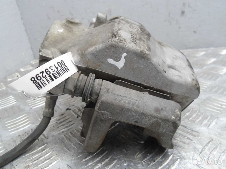 Суппорт передний левый Mercedes C-klasse W204