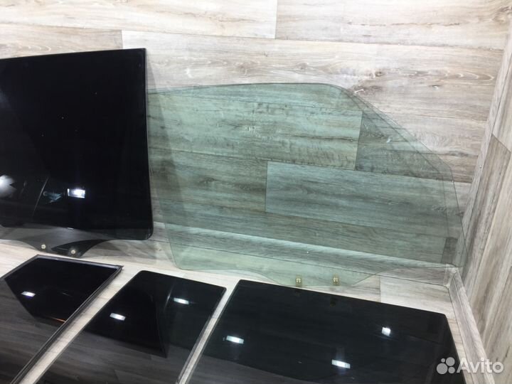 Стекло левое правое Pajero 3 Паджеро / Montero