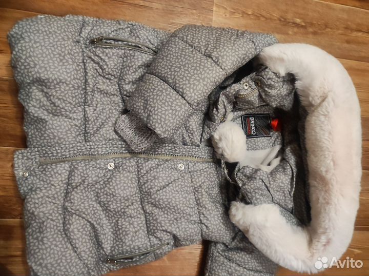 Зимнее пальто (пуховик) на девочку на 4 -5 лет