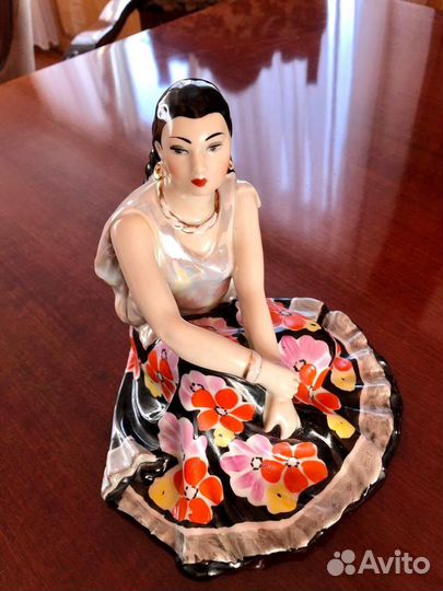 Статуэтка Цыганка, Дулево фарфор 1967г