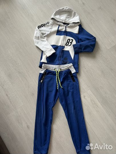 Костюм спортивный
