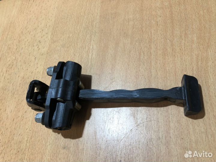 Ограничитель двери Ford Focus