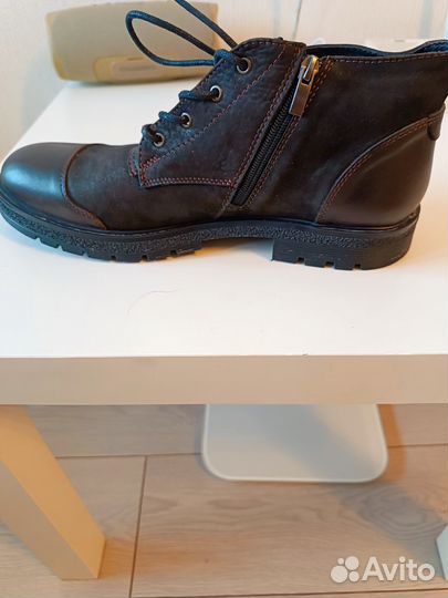 Продаю зимнюю обувь новую абсолютно