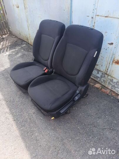 Передние сиденья
