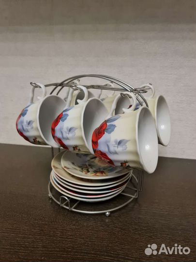 Набор чашек с блюдцами