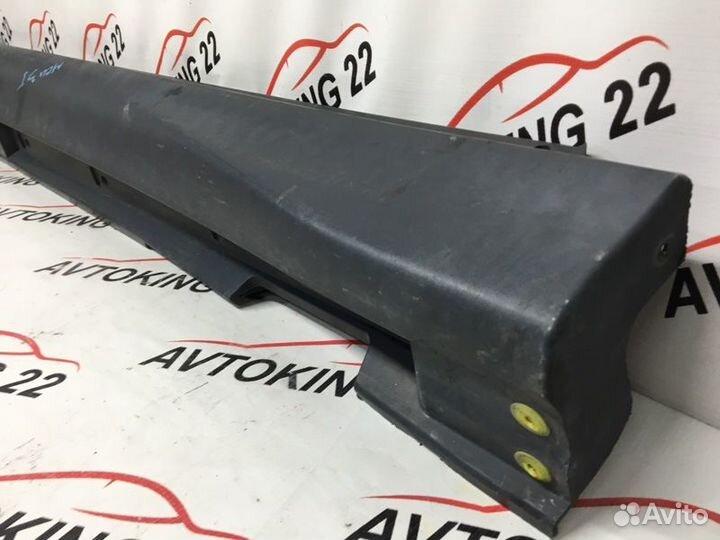 Накладка на порог левая Toyota Harrier MCU35