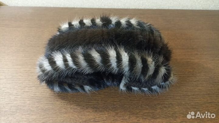 Головной убор из вязаного меха норки