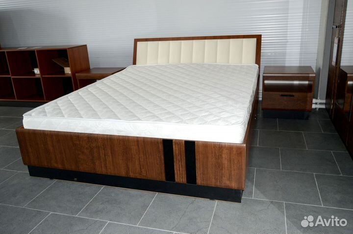 Кровать с подъемным механизмом