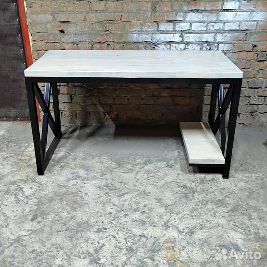 Компьютерный стол / игровой стол