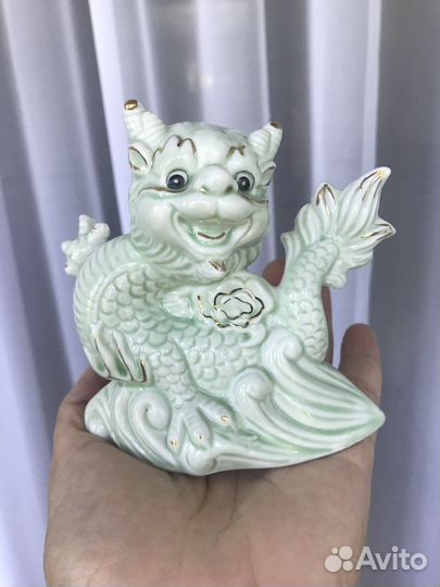 Фарфоровая статуэтка дракон