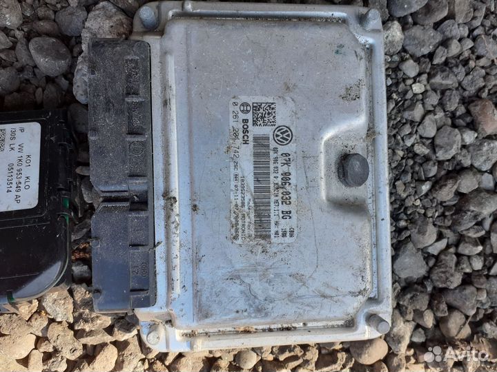 Эбу двигателя Фольксваген Гольф 07K906032BG