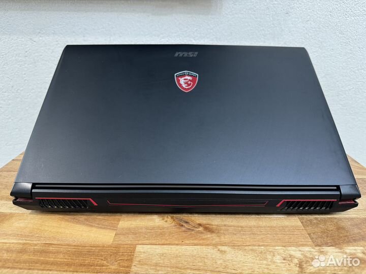 Монстр MSI Core i7-7700HQ 16Gb GTX 1060 SSD+1000Gb