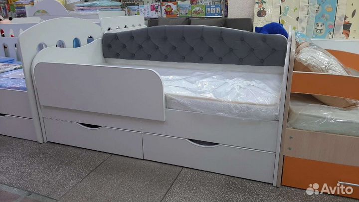 Кровать Софа с каретной стяжкой (новая)