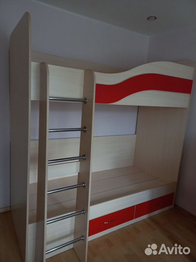 Двухъярусная кровать