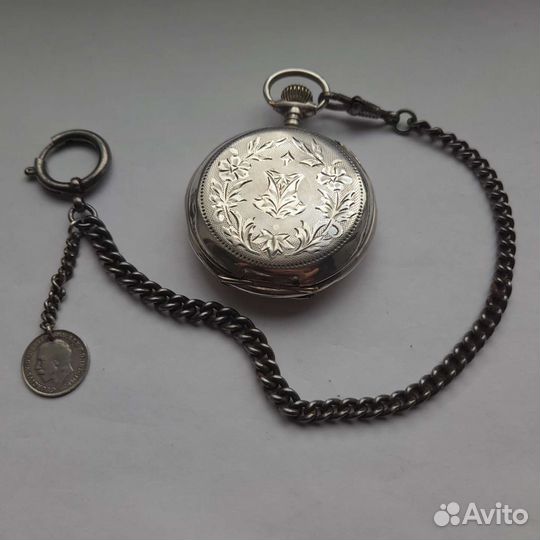 Старинный шатлен с серебряной монетой