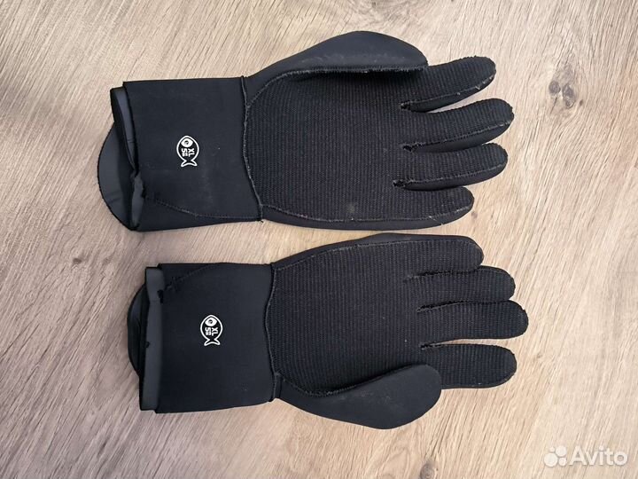 Перчатки для подводной охоты