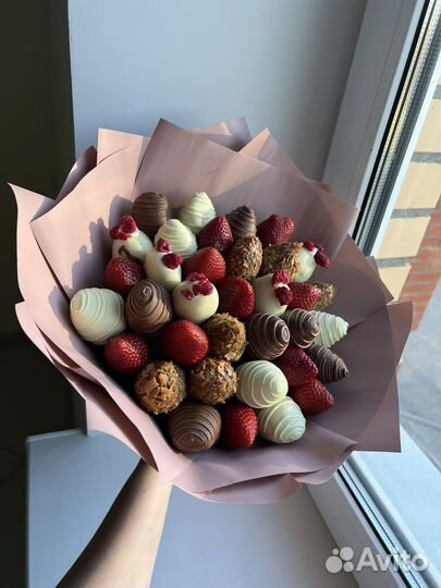 Клубника в шоколаде букеты