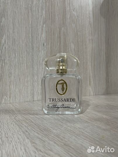 Флаконы от Versace, Karl Lagergeld, Trussardi