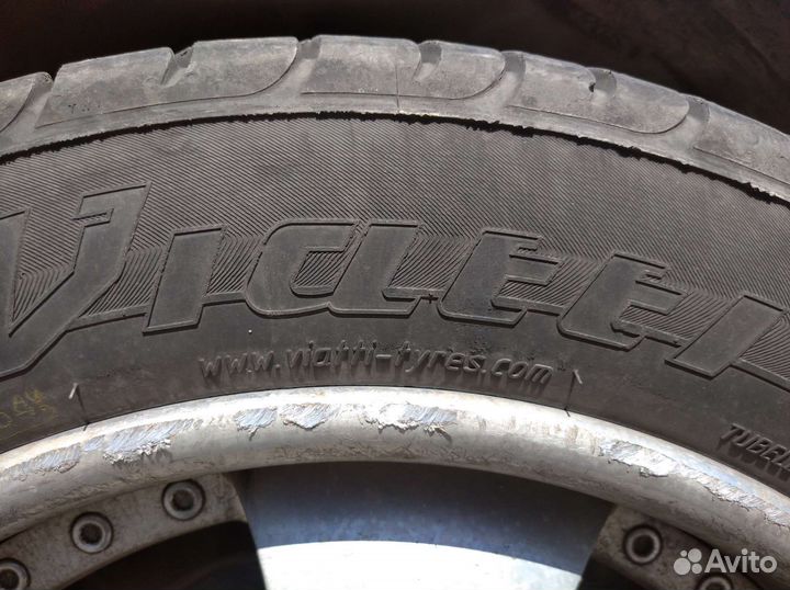 Viatti Strada Asimmetrico V-130 215/55 R17