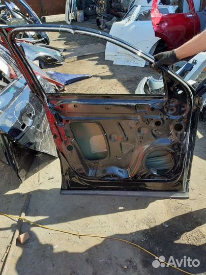 Дверь Audi Q3 2012) передняя левая